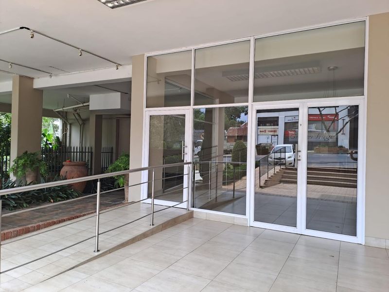 A MAGNIFICENT THREE BEDROOM APARTMENT - Photo 2