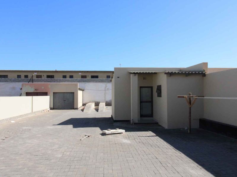 Perfect located close to Industrial area! - Photo 7