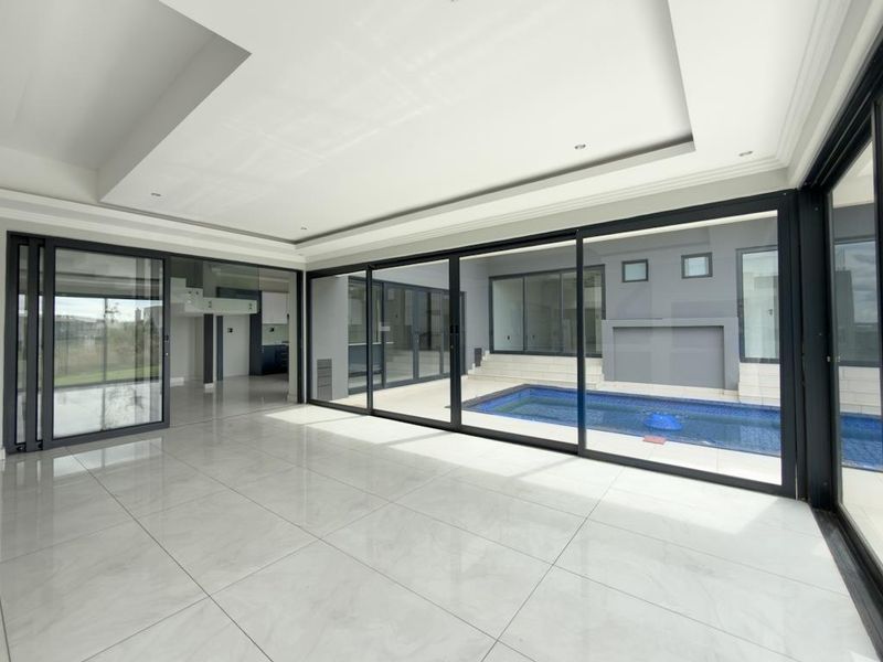 Expansive Living with Stunning Views in a Prime Estate Location - Photo 2
