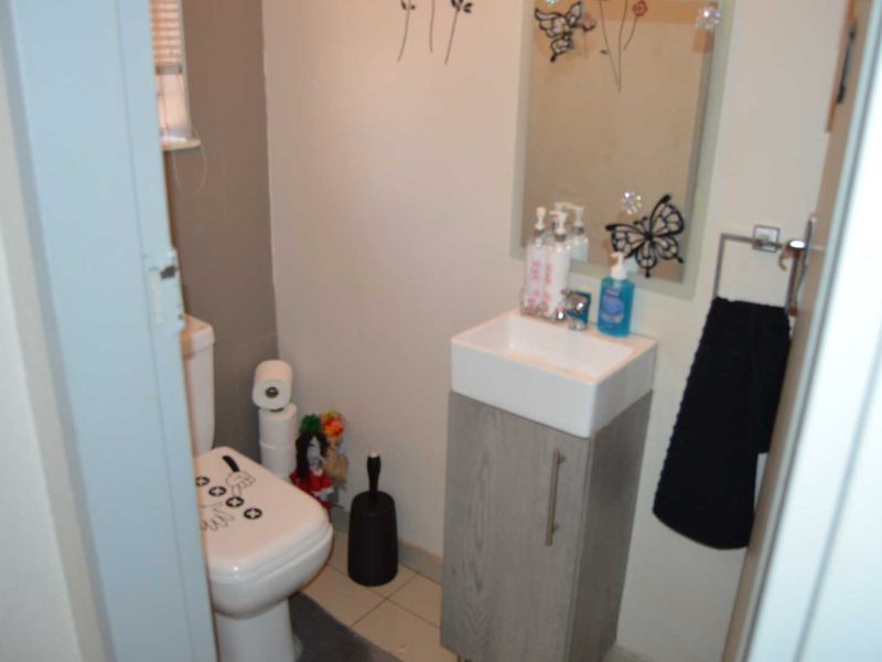 Three Bedroom Townhouse For Sale in Brackenhurst - Photo 5