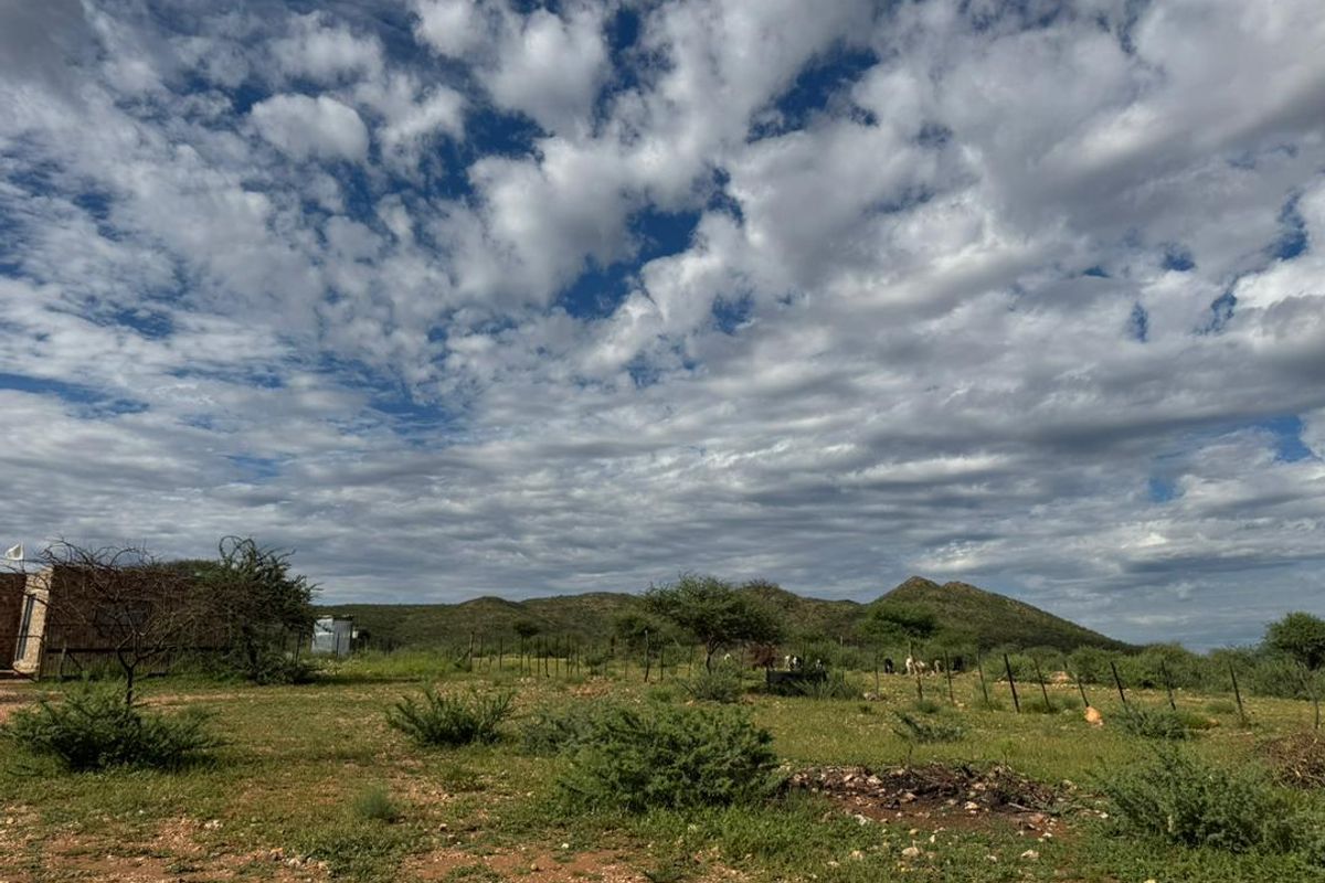 Set amongst the dramatic landscapes of the Khomas Region, the farm offers a unique blend of privacy, natural beauty and self-sufficient living. - Photo 2