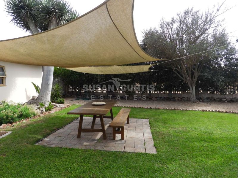 Comfortable family house with big erf - Photo 2