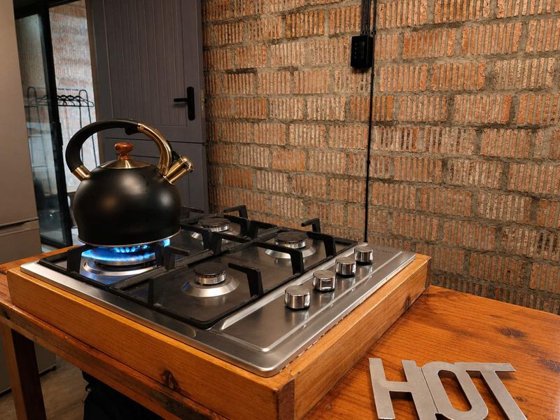 The Home Everyone Will Be Talking About - Photo 2