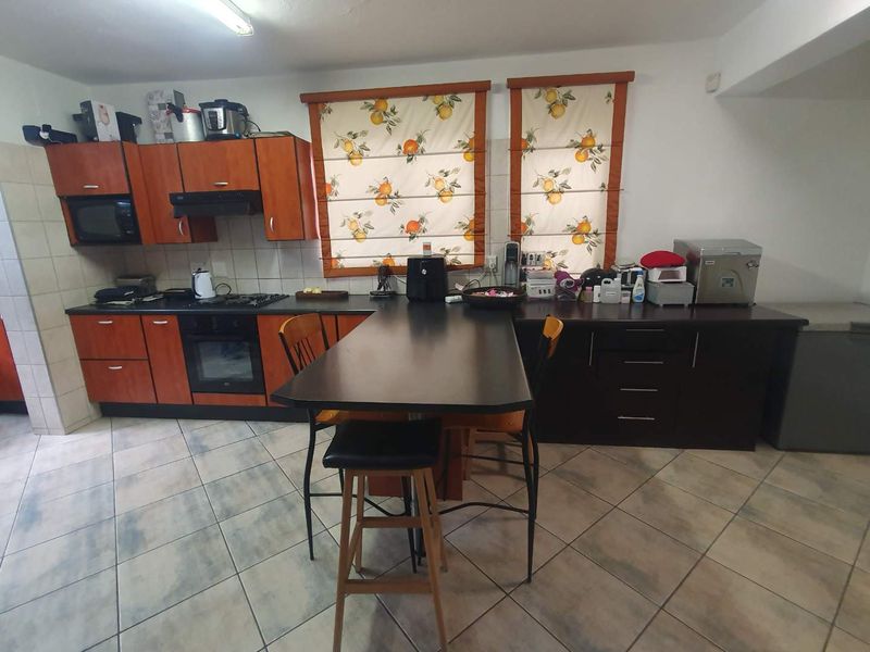 Spacious Townhouse For Sale in the Heart of Klein Windhoek - Photo 7