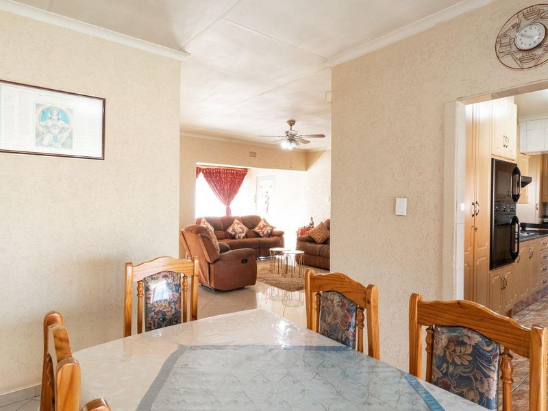 3 Bedroom Family home for sale in Mackenzie Park - Photo 8