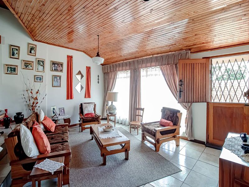 Well, cared for family home. - Photo 2