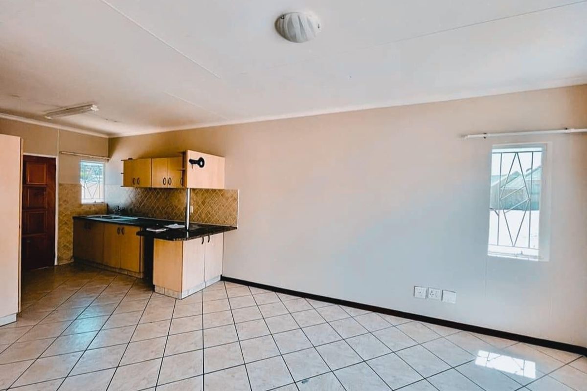 Cosy & Well maintained Townhouse - Photo 2