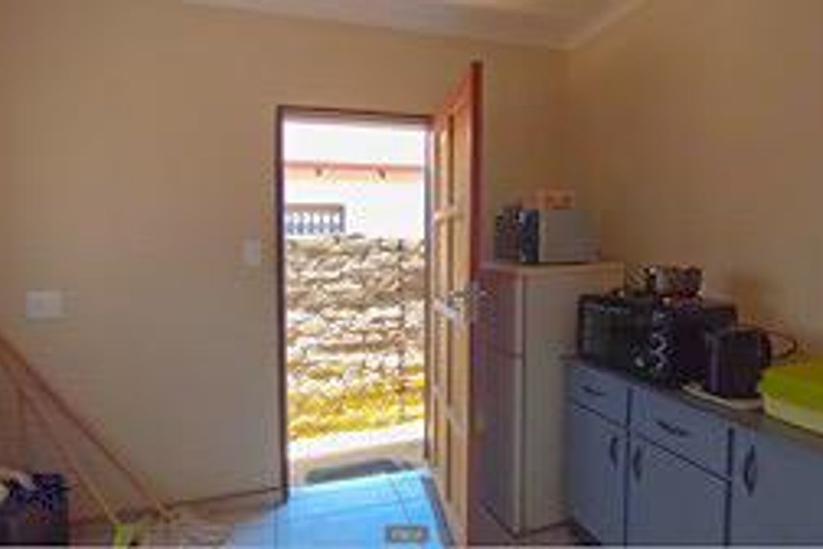 Stunning 3 bedrooms house for sale in Soshanguve VV - Photo 4