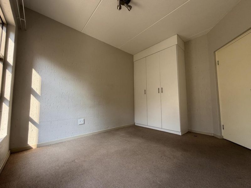 Bachelor apartment in Lonehill - Photo 10