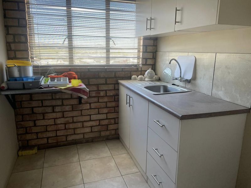 TO LET!! WAREHOUSE IN LAFRENZ INDUSTRIAL AREA - Photo 9