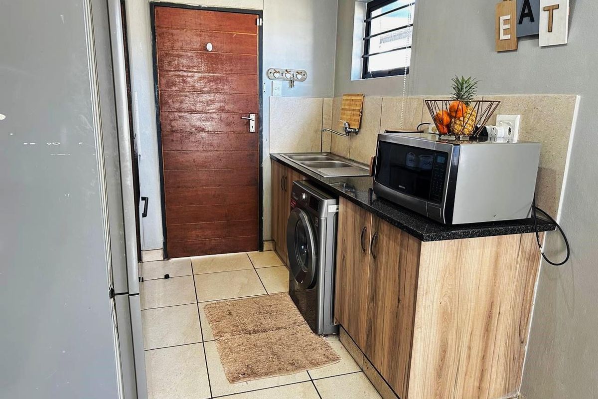 COZY 3 BED IN LEOPARD'S REST ESTATE.. - Photo 3