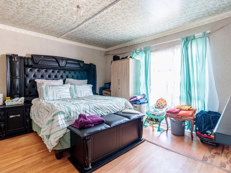 3 Bedroom Modern family home in Kwanobuhle, Uitenhage - Photo 7