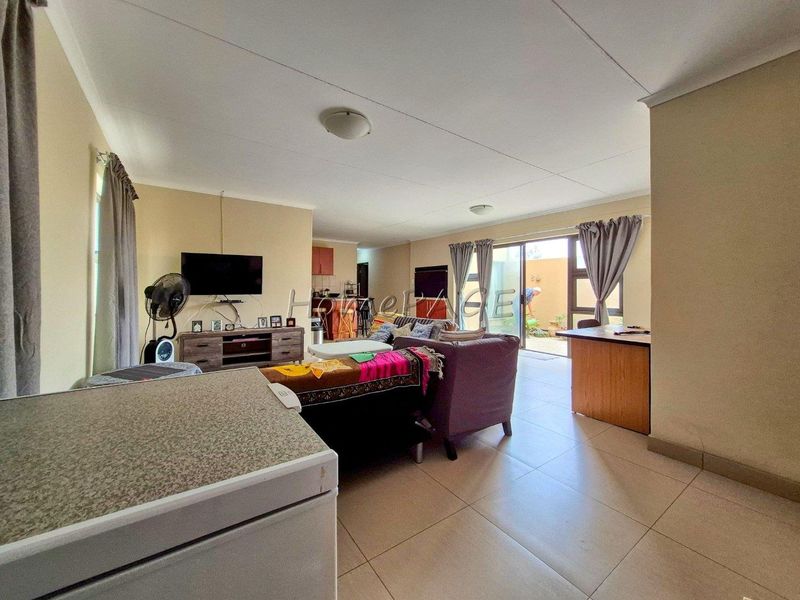 Hermes, Walvis Bay:  Neat 3 Bedr Townhouse is for Sale - Photo 8