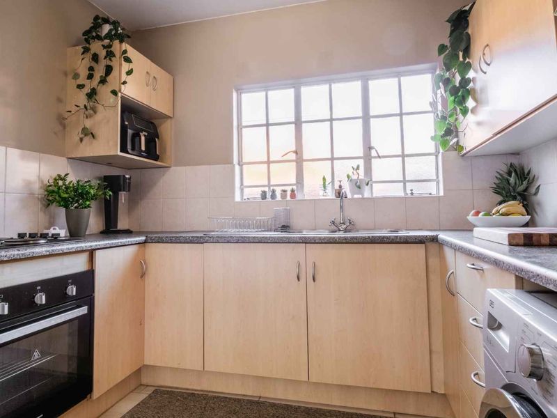 Spacious Ground-Floor 2-Bedroom Apartment with Private Garden & Pet-Friendly Living - Photo 7