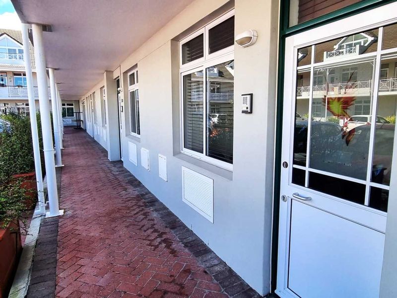 Front Facing Ground Floor Retail Office Unit in Westlake - Photo 4