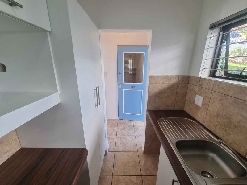 Unfurnished Bachelor Apartment To Rent in Sea Point - Photo 10