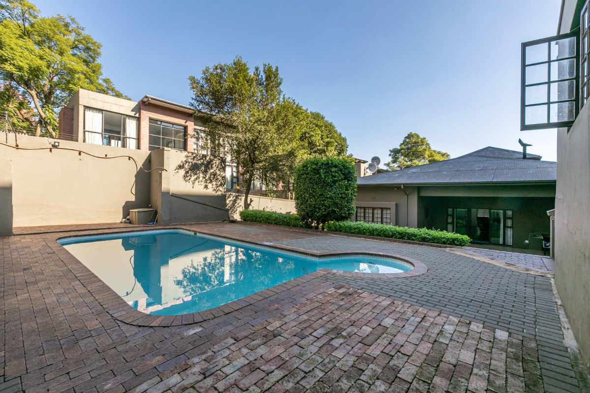 HOME IN THE HEART OF ROSEBANK - Photo 3