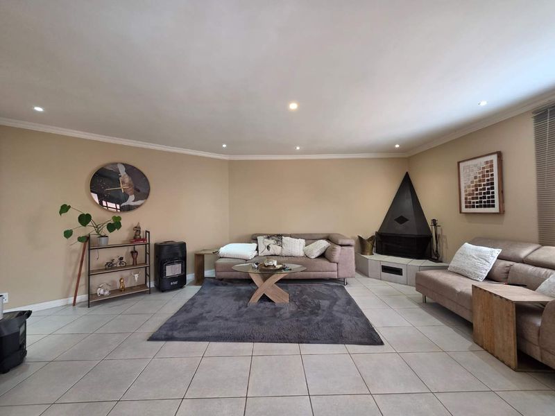 Stunning 3-Bed Cluster with Private Pool & Separate Flatlet in Secure Estate - Photo 6