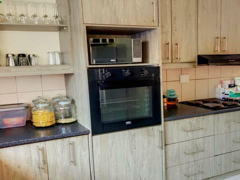 Spacious 3-Bedroom Corner Home in Tamariskia Ext 3 - Photo 7