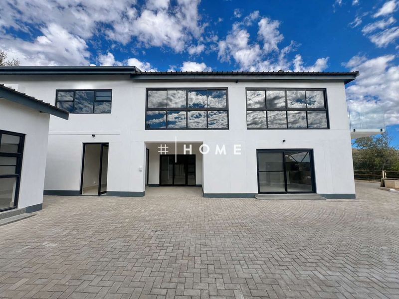 Luxury Property with 5 Bedrooms and 1-Bedroom flat - Photo 1