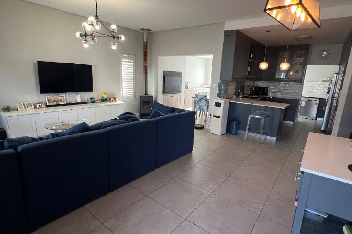3 Bedroom House For Sale In Stonewood Estate, Bonnie Brae, Kraaifontein - Photo 3