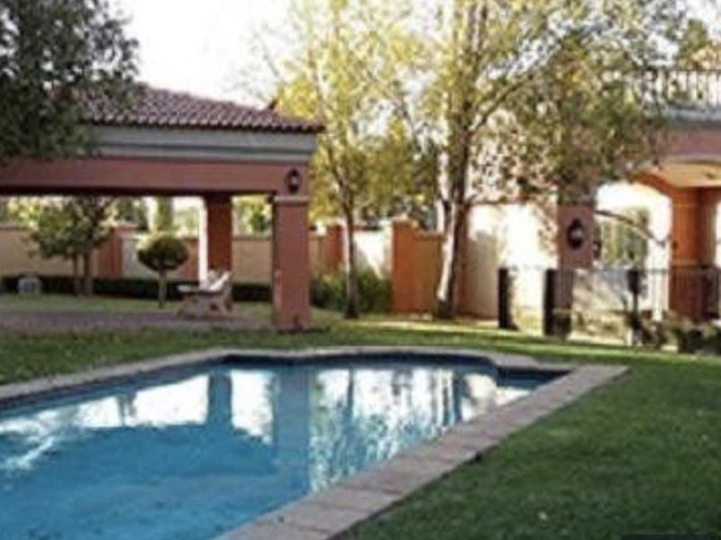 A GORGEOUS UNFURNISHED TWO BEDROOM DUPLEX - Photo 2