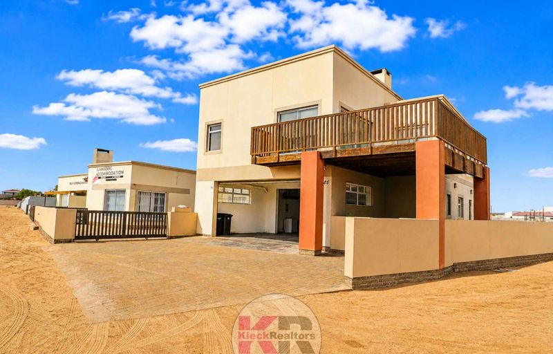 Henties Bay: Home with 3 Flats