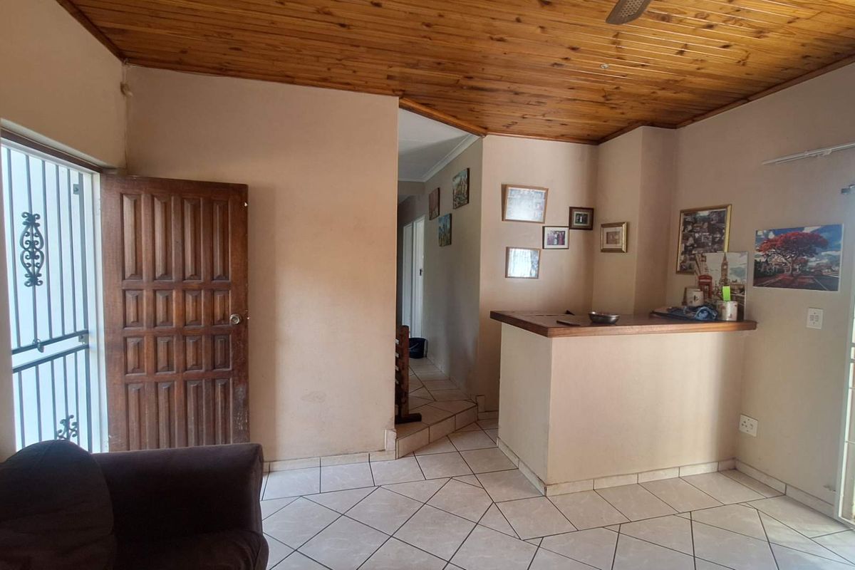 3  Bedroom House in Strubens Valley. - Photo 5