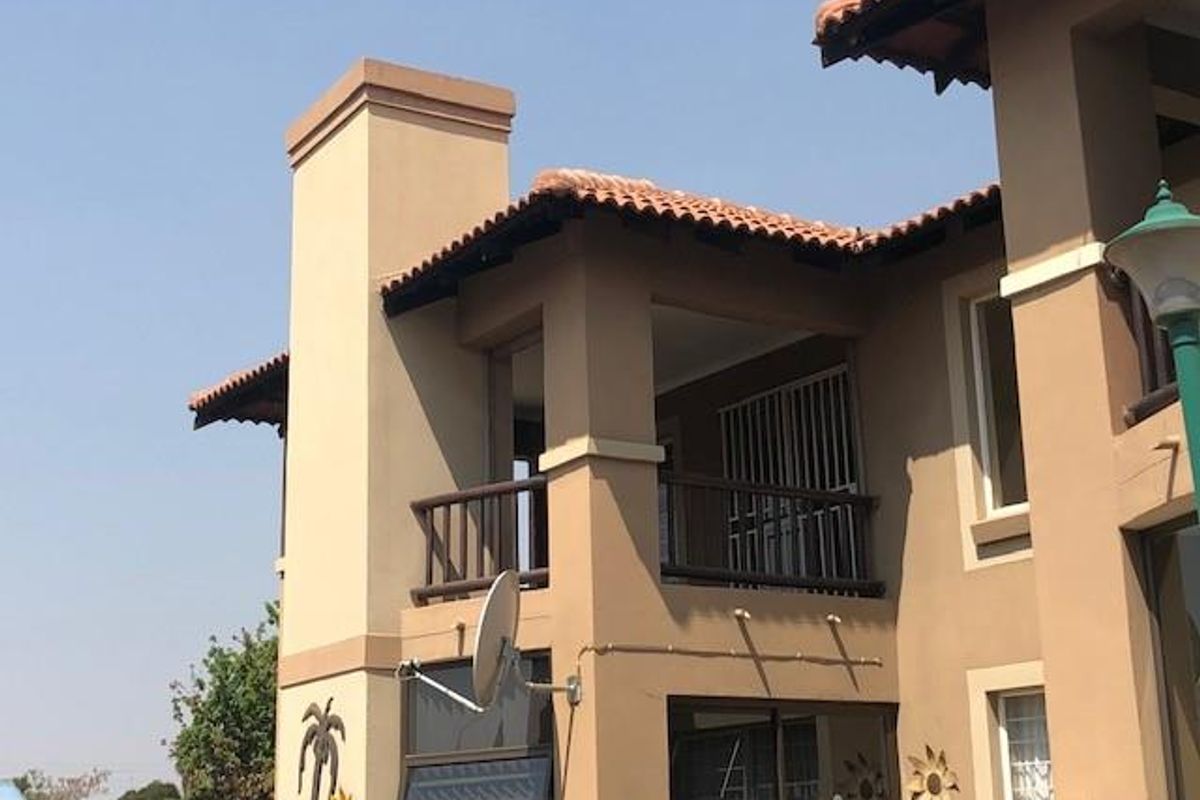 Private end unit - Photo 2