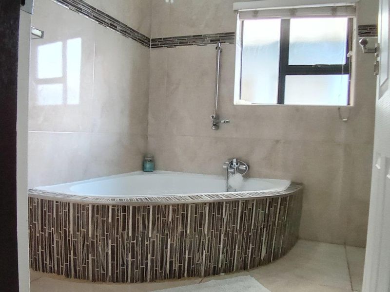 Sophisticated Living with Endless Potential - Photo 9