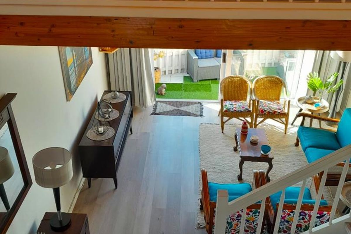 Cosy, Spacious Double Storey Apartment in Central Swakopmund! - Photo 3