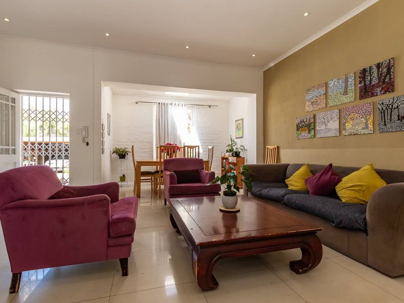 Modern and well maintained home with dual living! - Photo 5