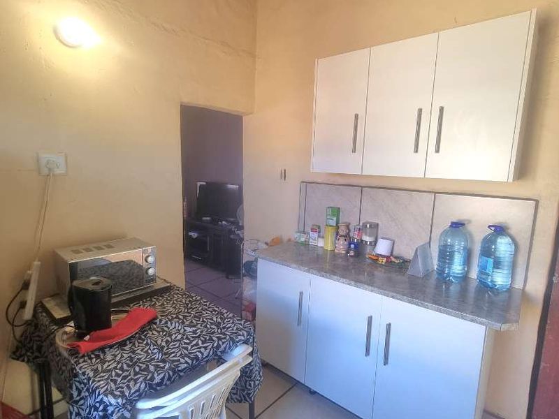 OLD HOUSE IN KATUTURA CENTRAL - Photo 6