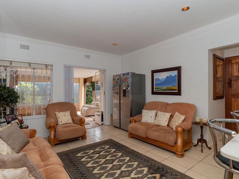 SUPERB SPACIOUS 3 BEDROOM SIMPLEX - Photo 10