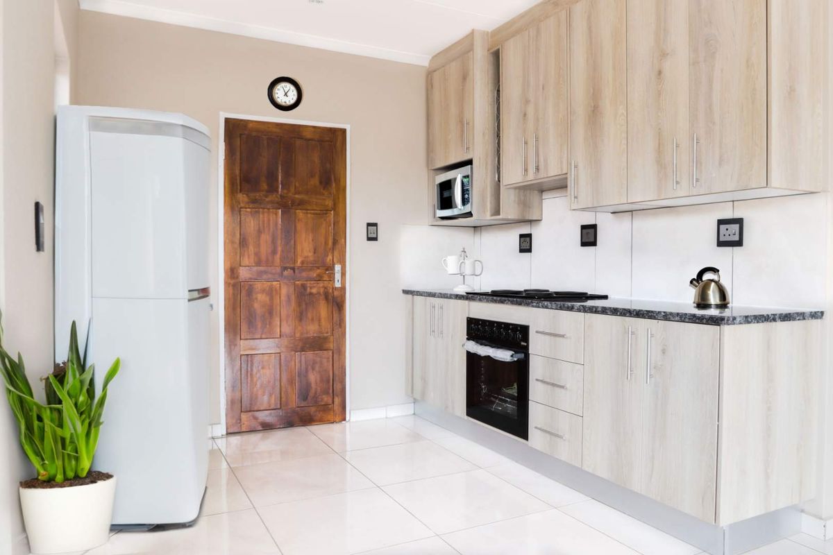 NEW DEVELOPMENT, ALL COSTS INCLUDED, FULL TITLE STANDS. NO DEPOSITS / 100% BONDS (dependent on client profile) - Photo 5