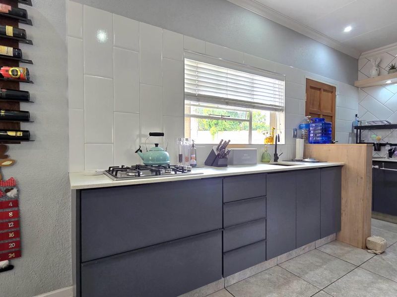 4 Bedroom House for Sale in Verwoerdpark - Photo 8