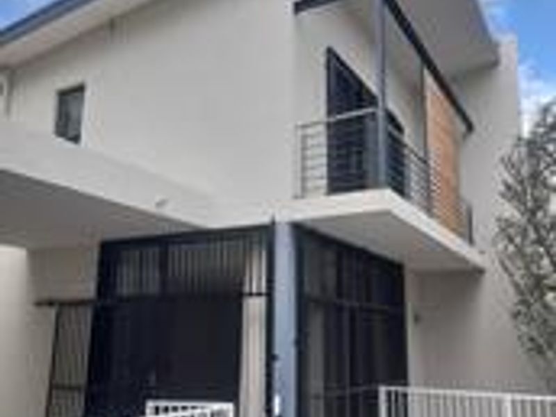 Dream Townhouse Awaits You in Klein Windhoek! - Photo 7