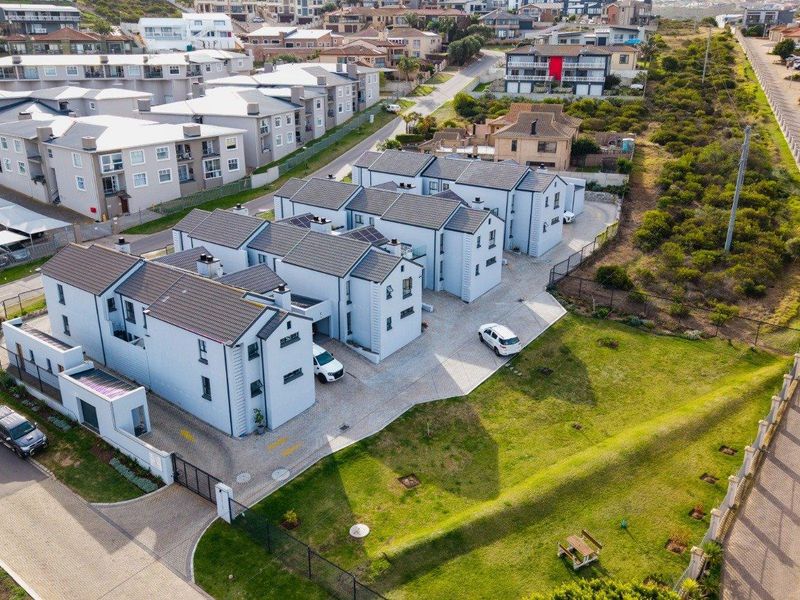 Island View living: Secure, spacious & ready for occupation - Photo 7