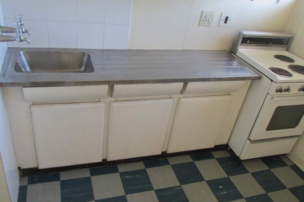 A BACHELOR FLAT TO RENT IN SUNNYSIDE - Photo 3
