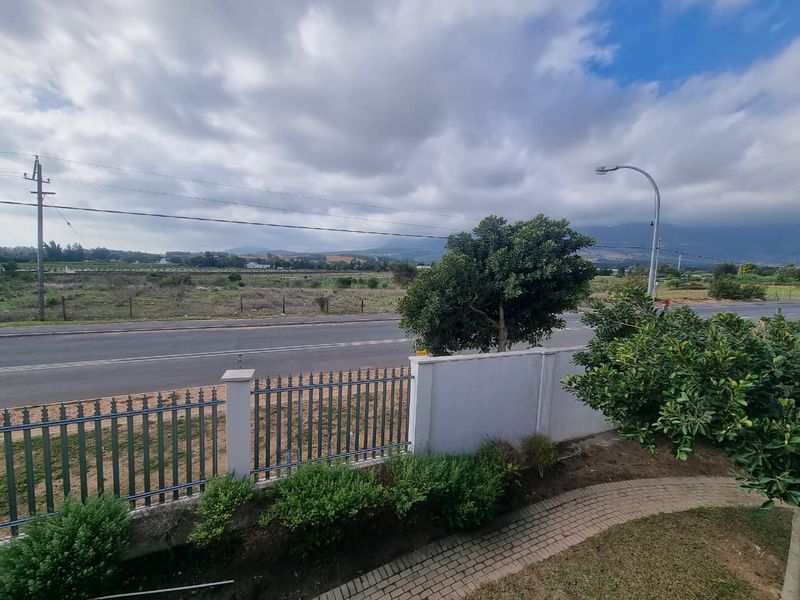 Spacious Unfurnished 2-Bedroom Apartment To Rent in Paarl - Photo 10