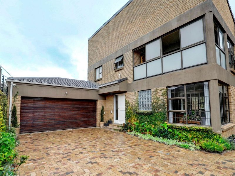 Secure and spacious with a difference - Photo 2