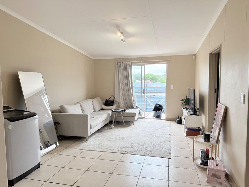 CORNER UPPER FLOOR UNIT OF ONLY 8 UNITS IN THR COMPLEX - Photo 2