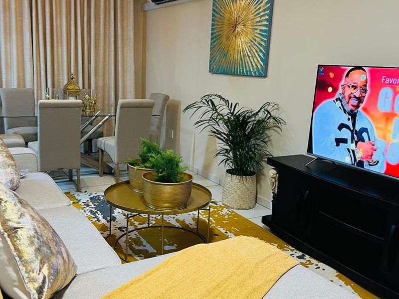 Modern 2-Bedroom Duplex with Air Conditioning, Uncapped WiFi & Included Services - Photo 7