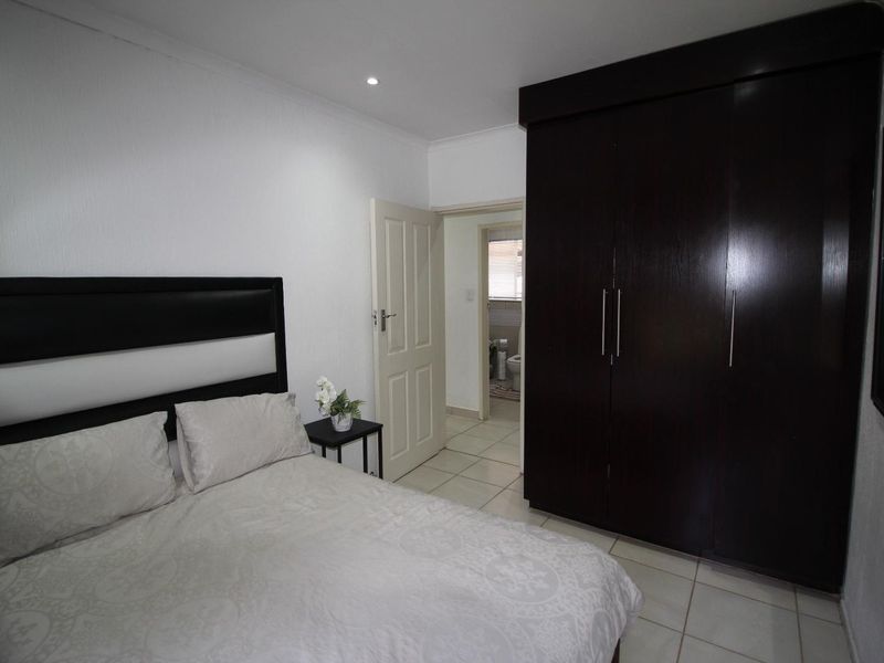 3 Bedroom, 2 Bathroom In Security Complex - Photo 9