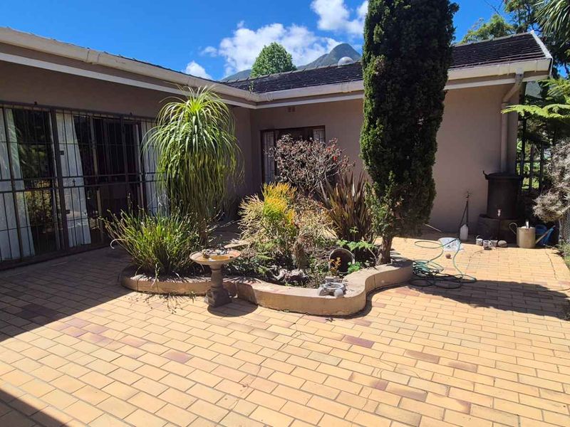 Parkside Family Home with Flatlet & Outeniqua Mountain Views - Photo 2