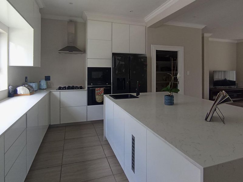 BLUE VALLEY GOLF ESTATE:  FAMILY HOME WITH 4 BEDROOMS ALL WITH EN-SUITE BATHROOMS - Photo 9