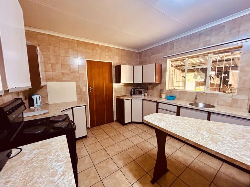 4 bedroom house for sale in Vryheid - Photo 9