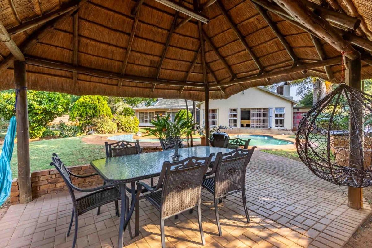 Large family home for sale in Kempton Park - Photo 3