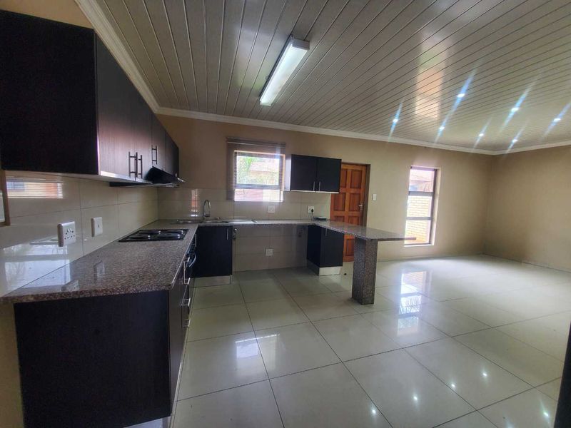 Modern elegance dream home awaits  in Groblers Park - Photo 3