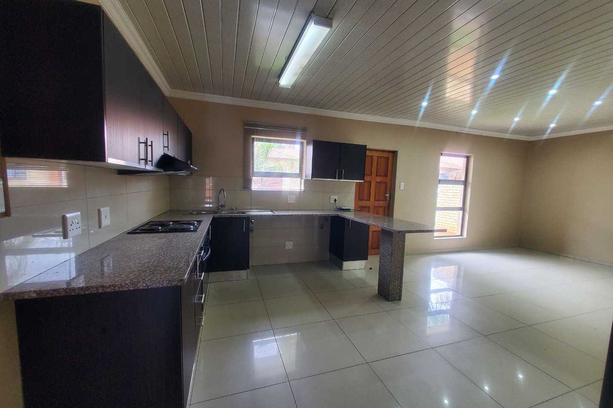 Modern elegance dream home awaits  in Groblers Park - Photo 3